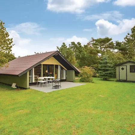 Feriehus Three-bedroom Holiday In