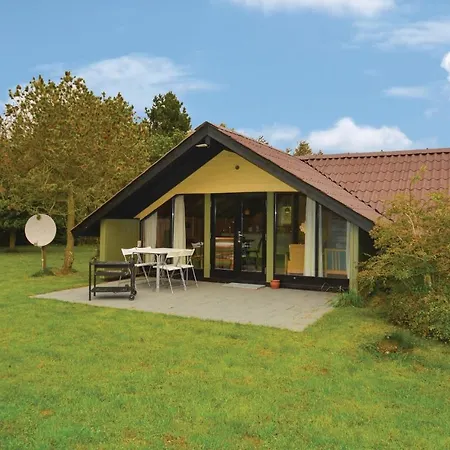 Feriehus Three-bedroom Holiday In *